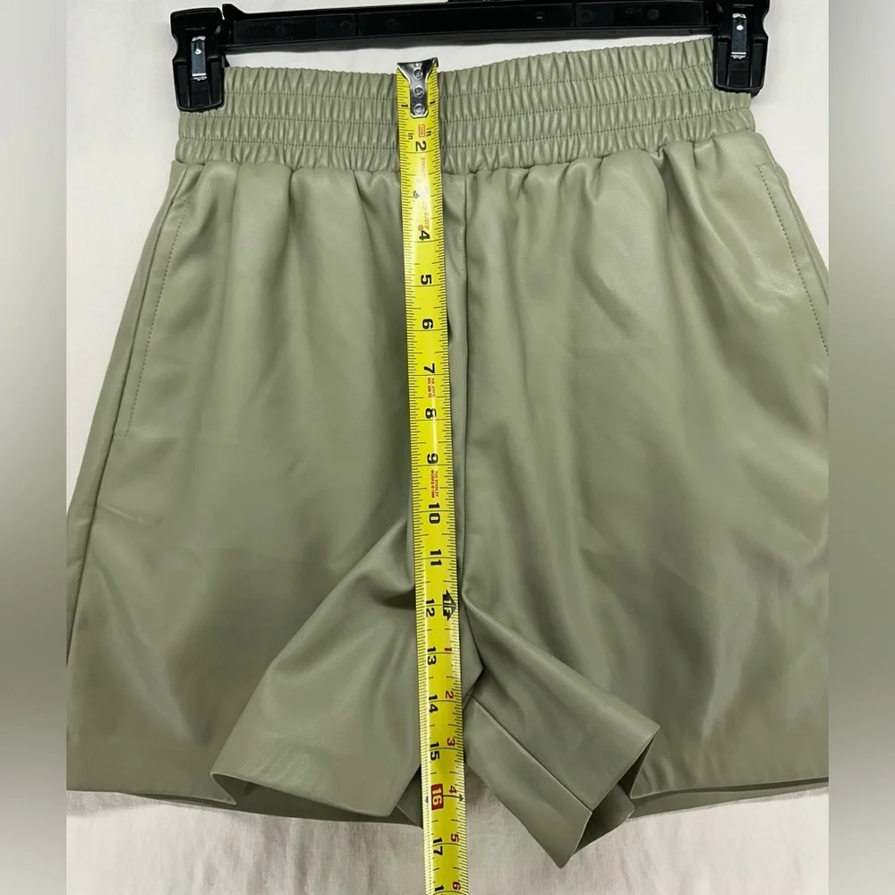 Topshop Womens Faux Leather Elastic‎ Waist With Pockets Shorts Green Size 2 Mark
